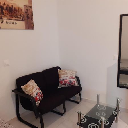 Yellow House Apartment Kalamata Bagian luar foto