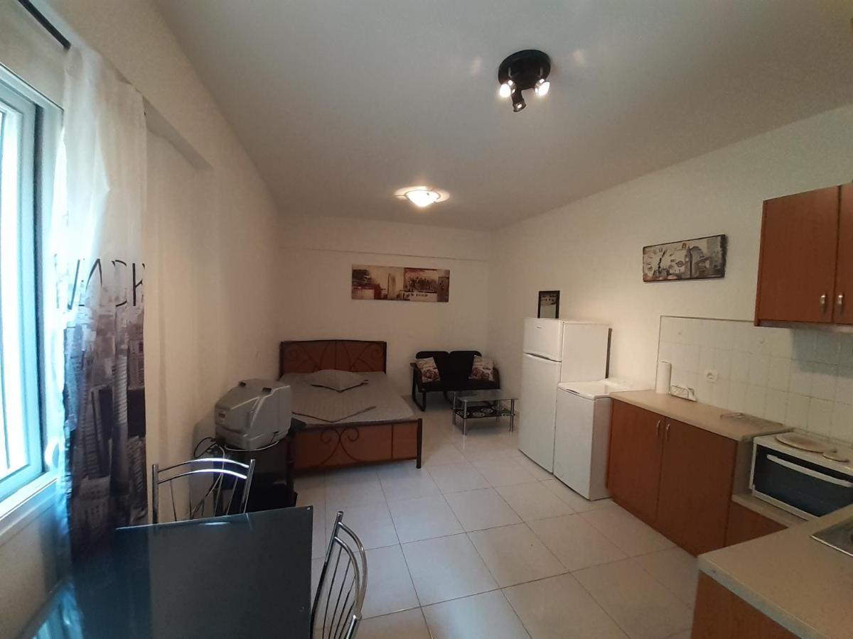 Yellow House Apartment Kalamata Bagian luar foto