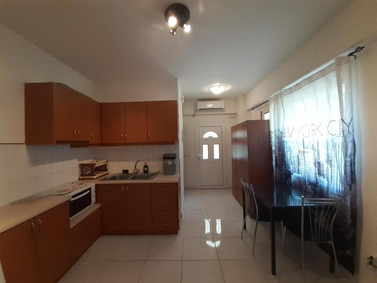 Yellow House Apartment Kalamata Bagian luar foto
