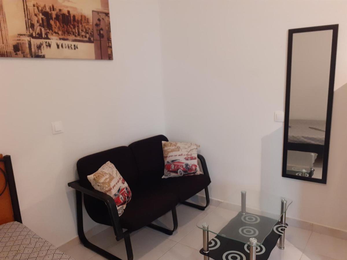 Yellow House Apartment Kalamata Bagian luar foto