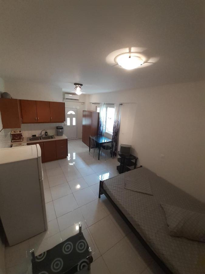 Yellow House Apartment Kalamata Bagian luar foto