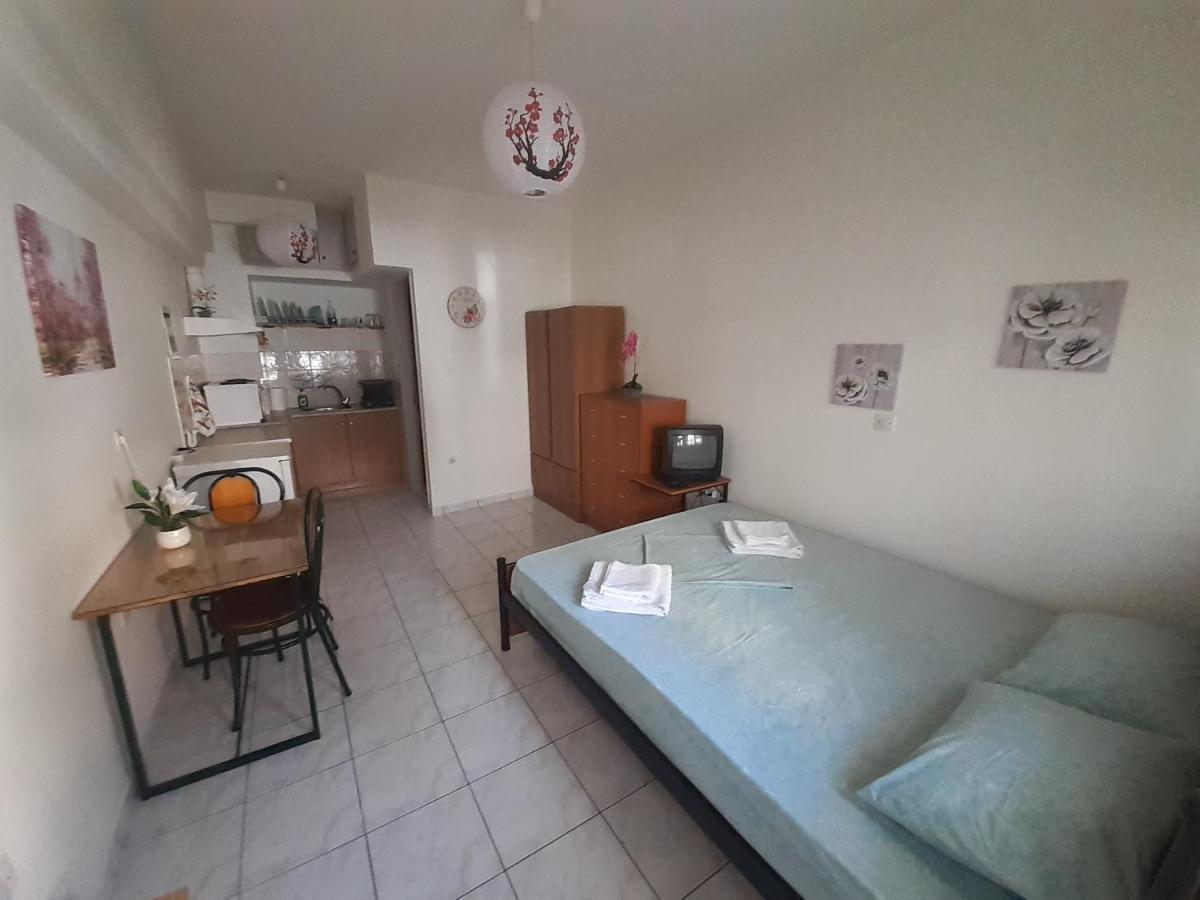 Yellow House Apartment Kalamata Bagian luar foto