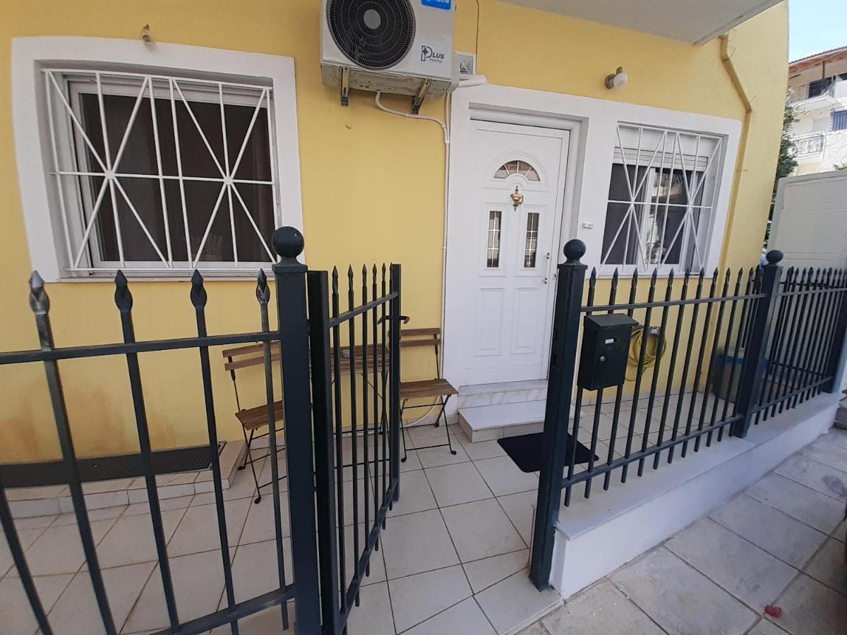 Yellow House Apartment Kalamata Bagian luar foto